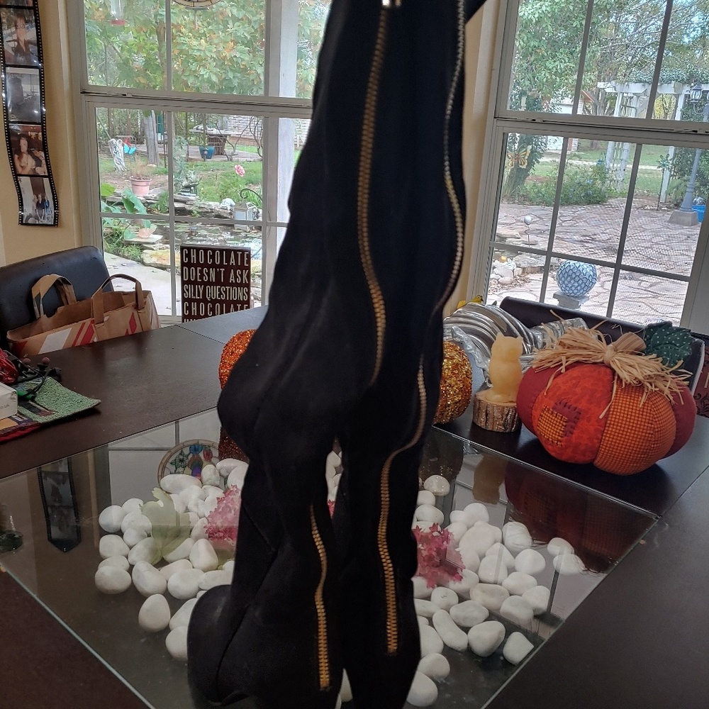 SOLD-Steve Madden Black Suede Size 9 Knee High Boots - Picture 5 of 5